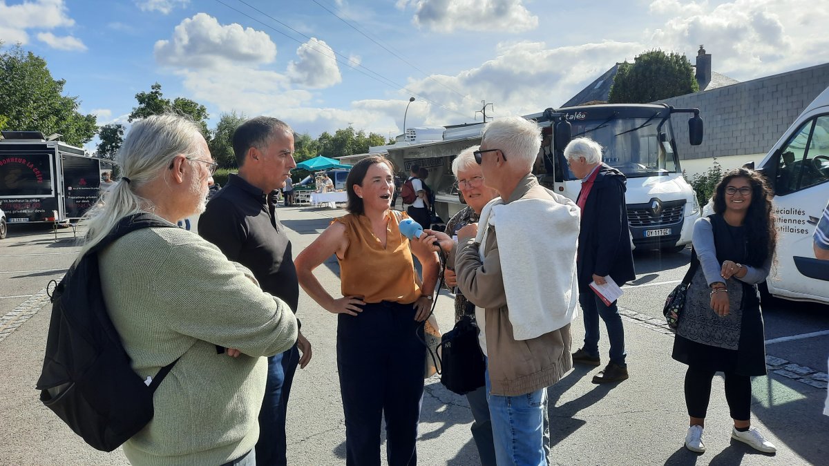 Rencontre avec Mickaël Bouloux, député, lors du marché du vendredi après-midi